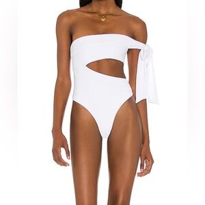 Omnia One Piece in White